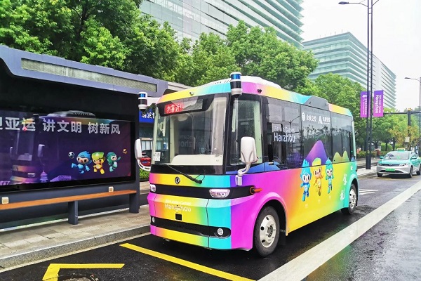 Free ride available on autonomous driving bus route in Hangzhou