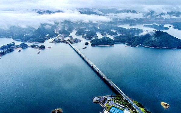 Experience taste of Qiandao Lake