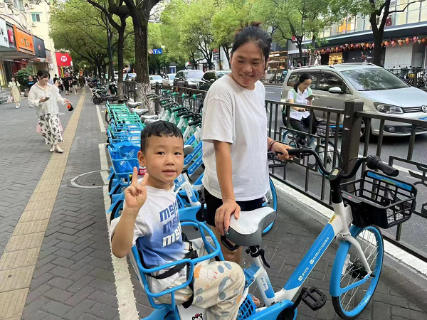 Hangzhou introduces 'parent-child' shared bikes