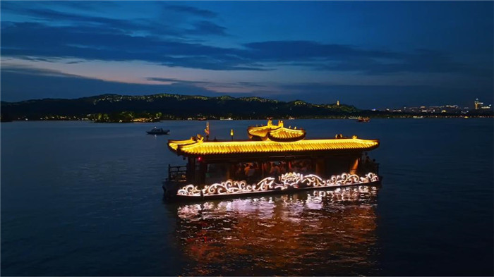 Night tours begin at Xiaoyingzhou Island in West Lake