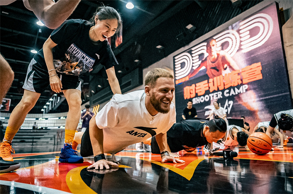NBA star visits Hangzhou's basketball training camp