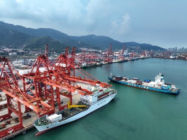 China's pilot FTZs see double-digit trade growth in first three quarters