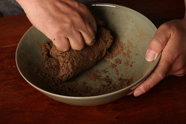 Young artisans revive curative benefits of Chinese incense