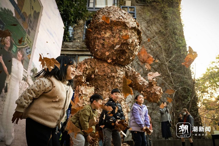 Autumn Leaf Art Festival returns to Hangzhou's Nanshan Road