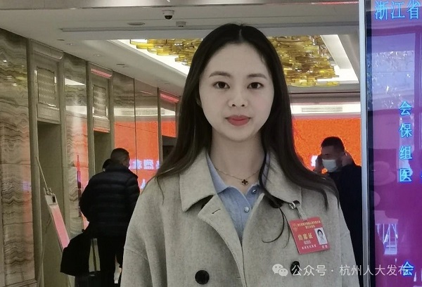 Hangzhou delegates, members report for provincial two sessions