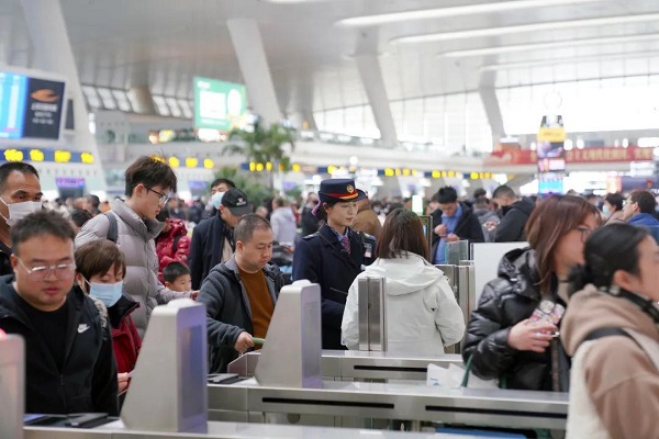 Hangzhou railway stations handle record 10.87m passengers