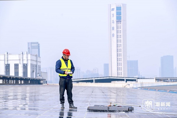 Solar panel cleaning robots boost green energy in Hangzhou