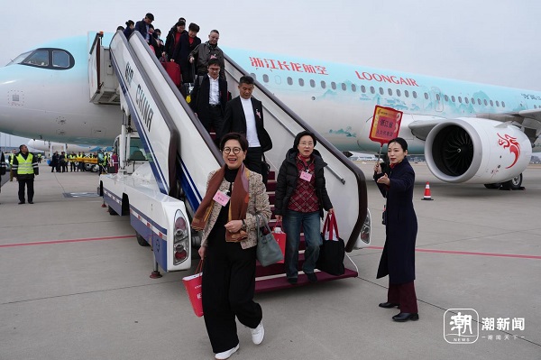 Hangzhou delegates arrive in Beijing for national two sessions