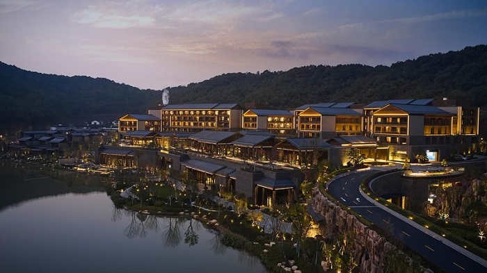 Xianghu Xiaoyao Manor: Grand lakeside retreat in Hangzhou city