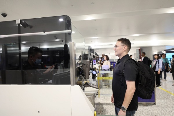 AI boosts efficiency as Hangzhou airport hits 1 million cross-border travelers in record time