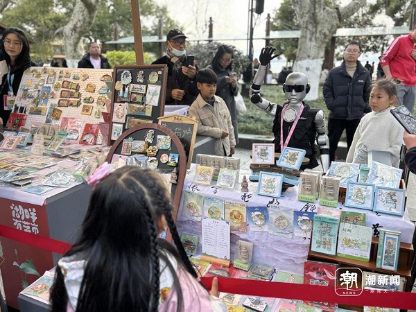 Humanoid robot enhances visitor experience at West Lake market