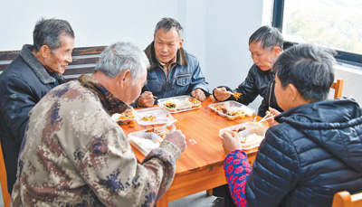 Drones deliver warm meals to elderly villagers in mountainous areas of E China's Zhejiang