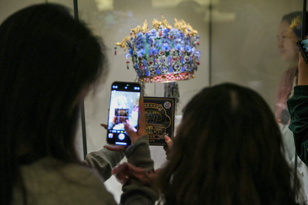 Forum brainstorms role of museums in sharing culture, melding AI