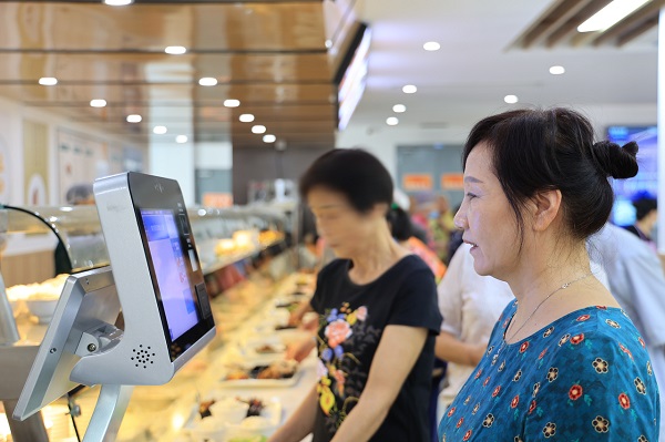 Hangzhou to develop community canteens to benefit the elderly