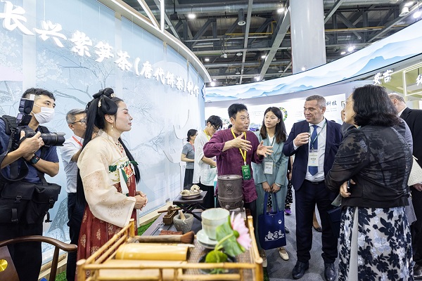 Sharing tea culture