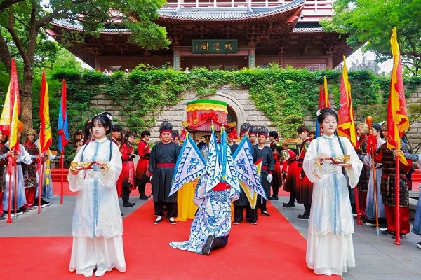 348,000 visitors flock to Hangzhou over Dragon Boat Festival holiday