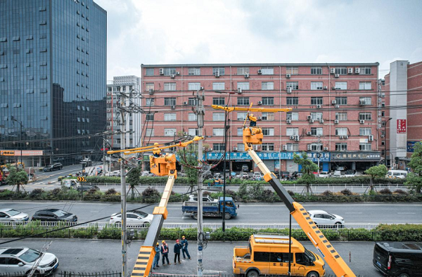 State Grid Hangzhou Power Supply Company uses 'dual-vehicle coordinated' live operations to support grid upgrades