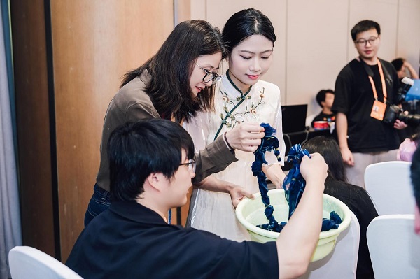 Youth explore intangible cultural heritage at 2025 Zhejiang-Taiwan Exchange in Xiamen