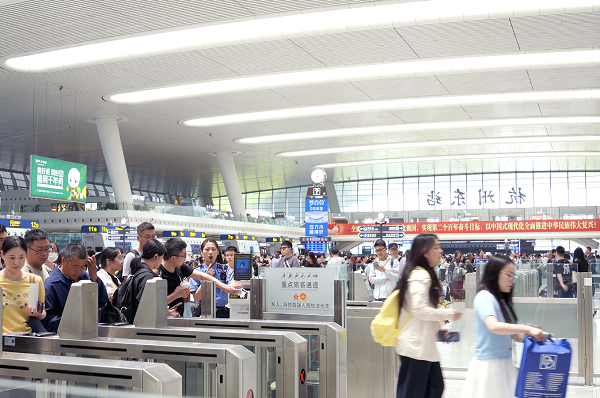 Hangzhou railway stations gears up for summer travel rush
