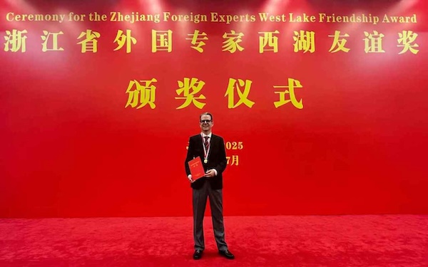 Zhejiang honors 50 foreign experts with West Lake Friendship Award