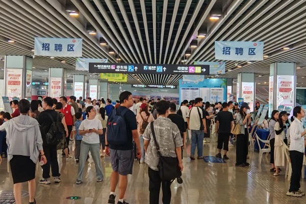 招聘会2.jpg