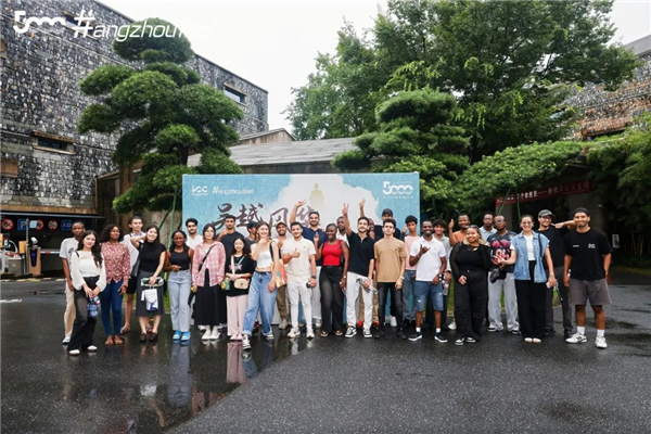 Group photo of visiting students.jpg
