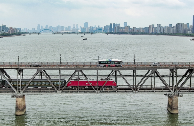 Qiantang River Bridge: 89 days mission, 80 years of echoes