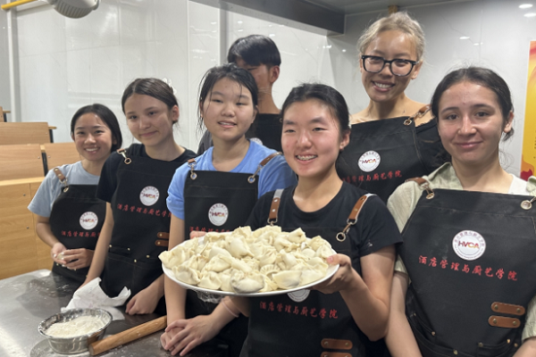 US students explore Chinese cuisine at Hangzhou culinary camp