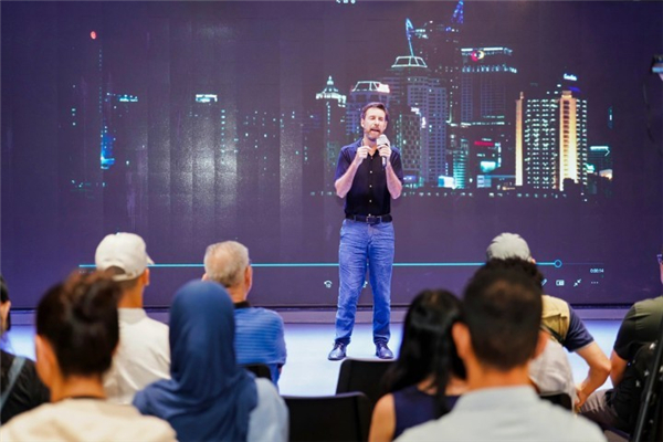 1754563477062043591.jpg Leonardo shares his artistic philosophy and connection to Chinese stories..jpg