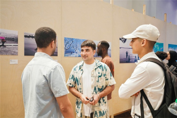 1754563546916025748.jpg Chinese and international visitors are attracted to the exhibition..jpg