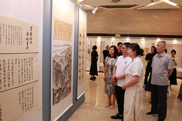 Hangzhou marks 80th anti-fascism victory with patriotic art exhibition