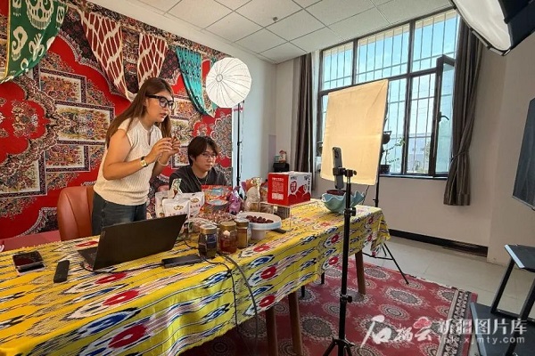 Hangzhou aid turbocharges Aksu prefecture's e-commerce 