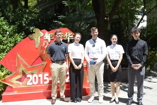 French visitor honors wartime memories in Hangzhou