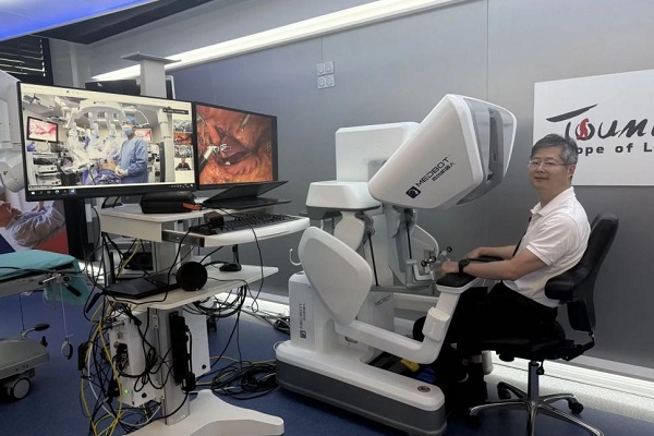 Chinese surgical robot enables cross-continental operation