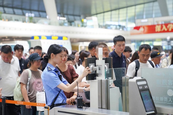 Hangzhou railway summer trips up 8.2% year-on-year