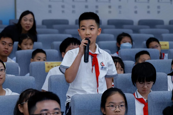 Mass school class studies 800-year-old Southern Song masterpiece