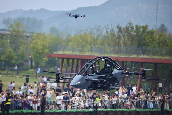 Multiple aircraft debut at East China's Hangzhou park