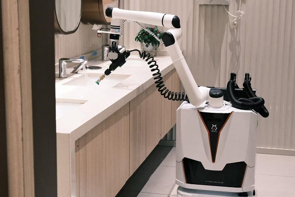 Hangzhou-made cleaning robot secures $42 million in orders at trade expo