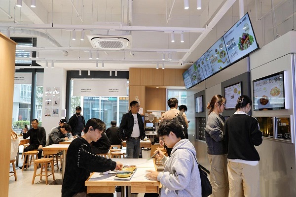 Hangzhou launches first AI-powered community cafeteria