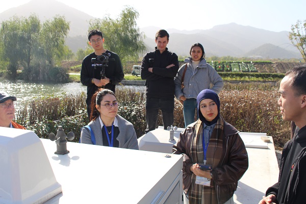 Expats discover tech-nature harmony at Tongjian Lake