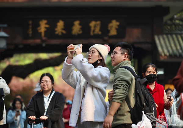 Hangzhou's Lingyin Feilai Peak Scenic Area launches free admission service