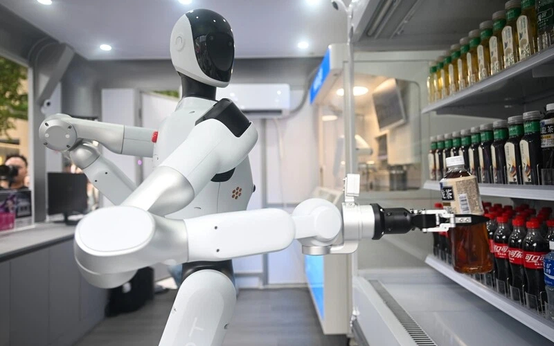 Zhejiang's service sector powers 61.8% of GDP growth