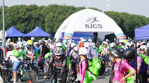 Cyclists enjoy 2025 Qiantang Cycling Open