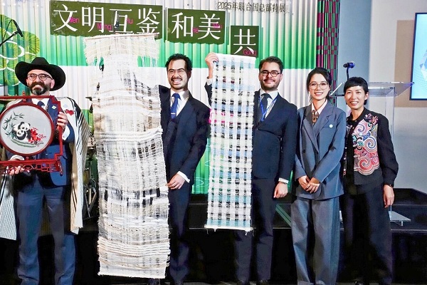 Yuhang crafts showcase at UN headquarters