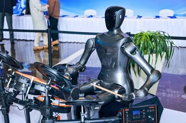 Yuhang launches Zhejiang's first robot school
