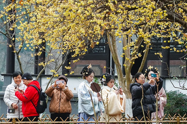 Hangzhou turned into living ink painting in winter