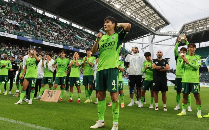 Zhejiang FC signs South Korean midfielder Park Jin-seop