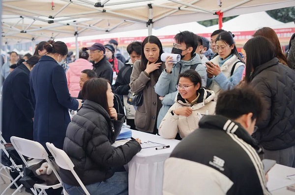 招聘会2.jpg