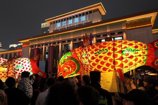 Millennium-old lanterns from Anhui light up Hangzhou for Lantern Festival