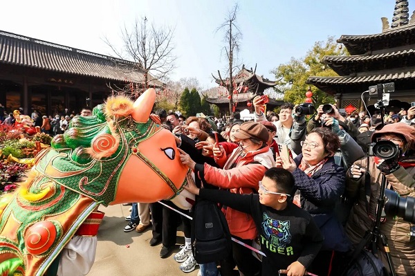 West Lake sees 5.06 million visitors during Spring Festival